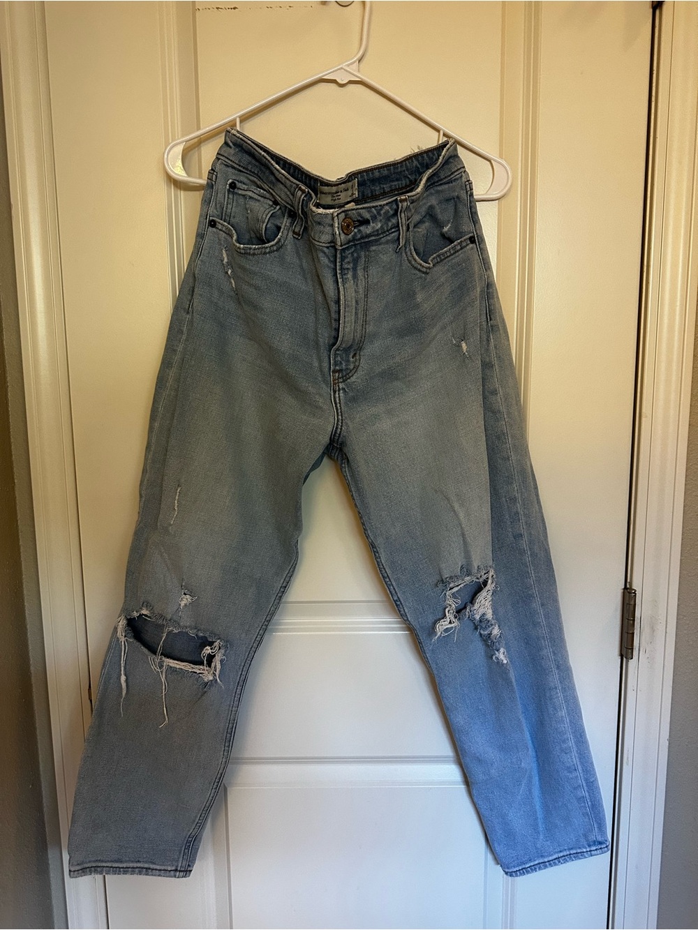 Abercrombie & Fitch: The Mom High Rise